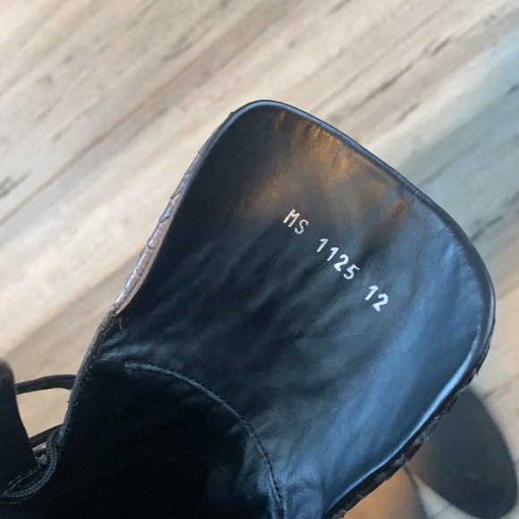 Snake skin Louis Vuitton chucks - Picture 5 of 6